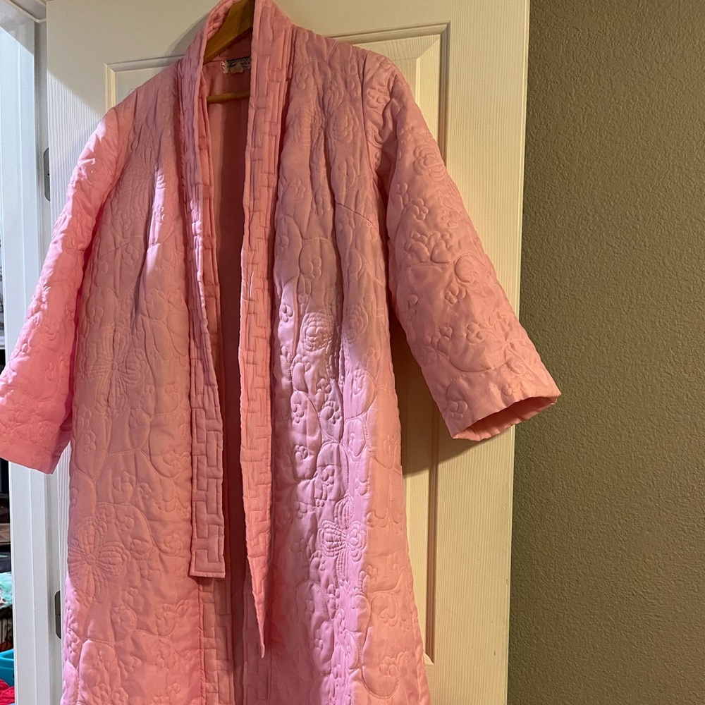 VINTAGE Quilted housecoat pink floor-length with belt and pockets Marguerite’s